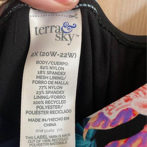 Women’s Terra & Sky floral colorful swimsuit. Size 2X (20W-22W) Like new. - Picture 4 of 9